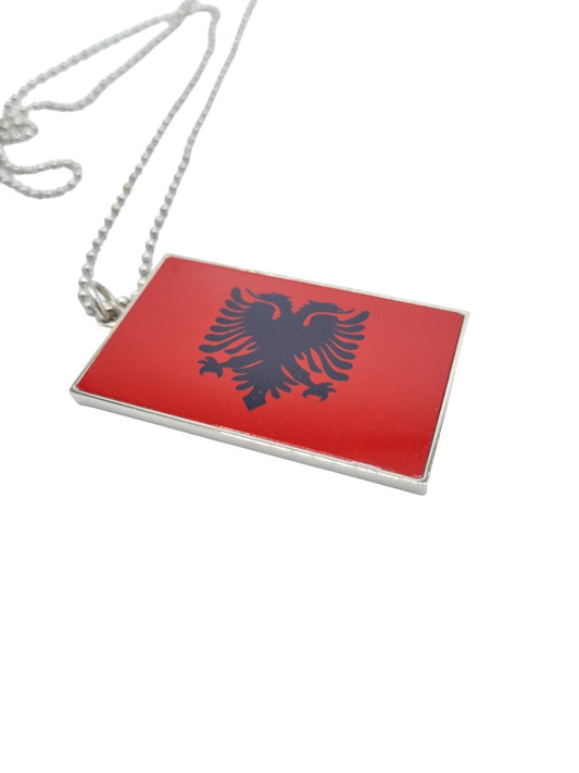 Albaniens flagga halsband