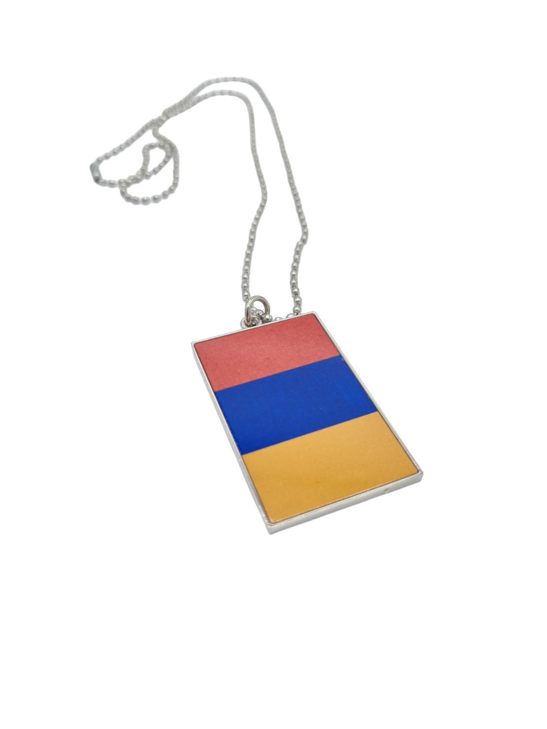 Armeniens flagga halsband