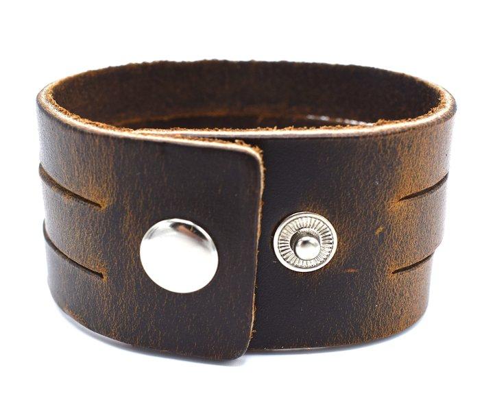 Bruna snittad läderarmband