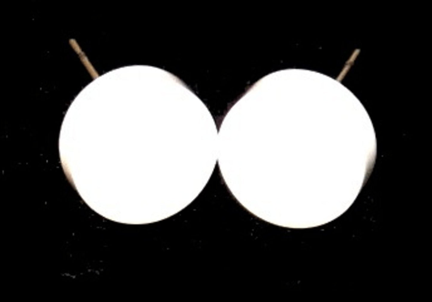 Button earring - white