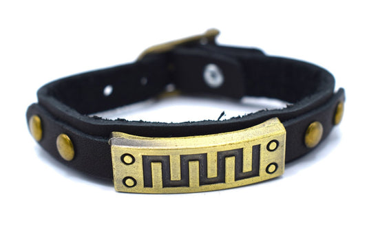 Leather bracelet with pattern