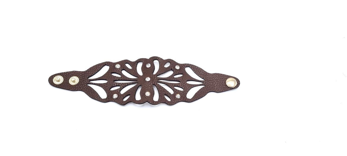 Patterned brown leather bracelet with rhinestones 