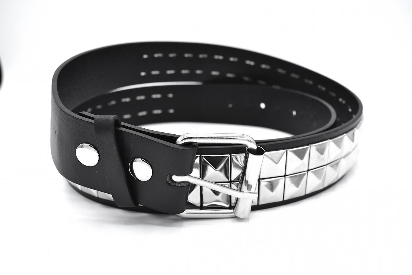 Black rivet belt with Pyramid rivets