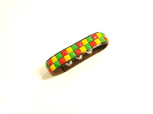 rasta läderarmband med pyramidnitar -2 rad