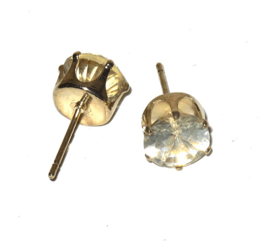 Earrings with yellow stone